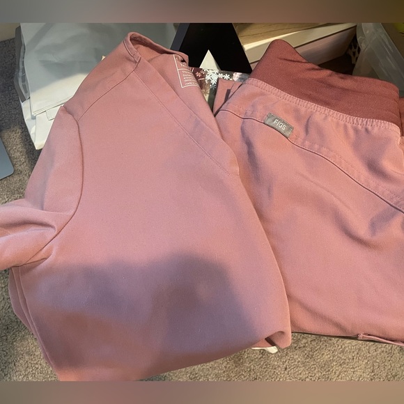 XXS FIGS Dusty Rose Scrub Top & Pants - Picture 8 of 8
